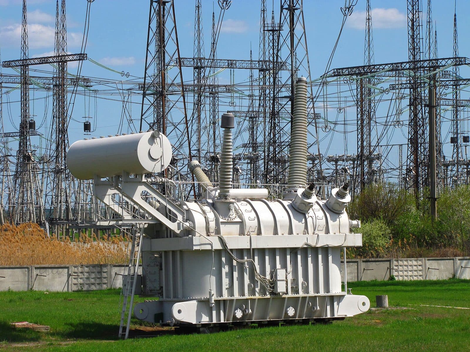 Power transformer in a high-voltage substation